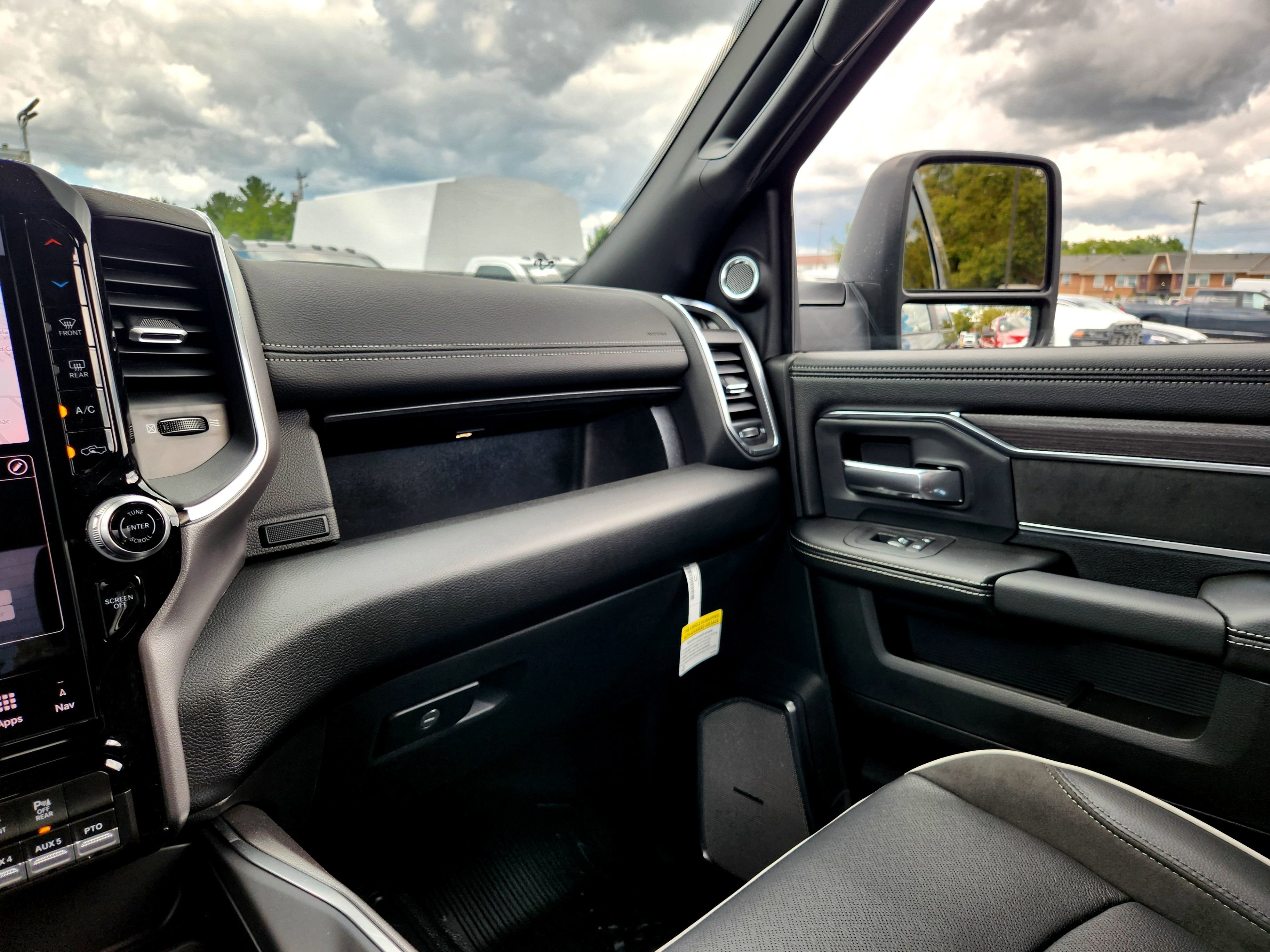 New 2026 RAM 4500 4x4 Crew Cab DRW w/ Laramie Trim Package image 28