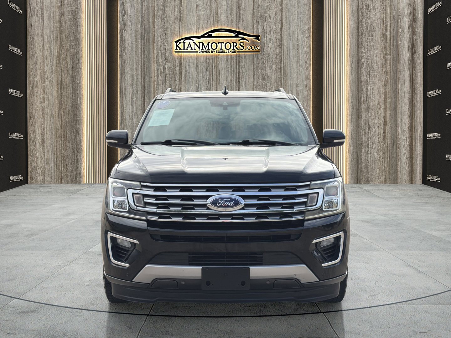 Used 2018 Ford Expedition Limited w/ Equipment Group 301A RWD image 2