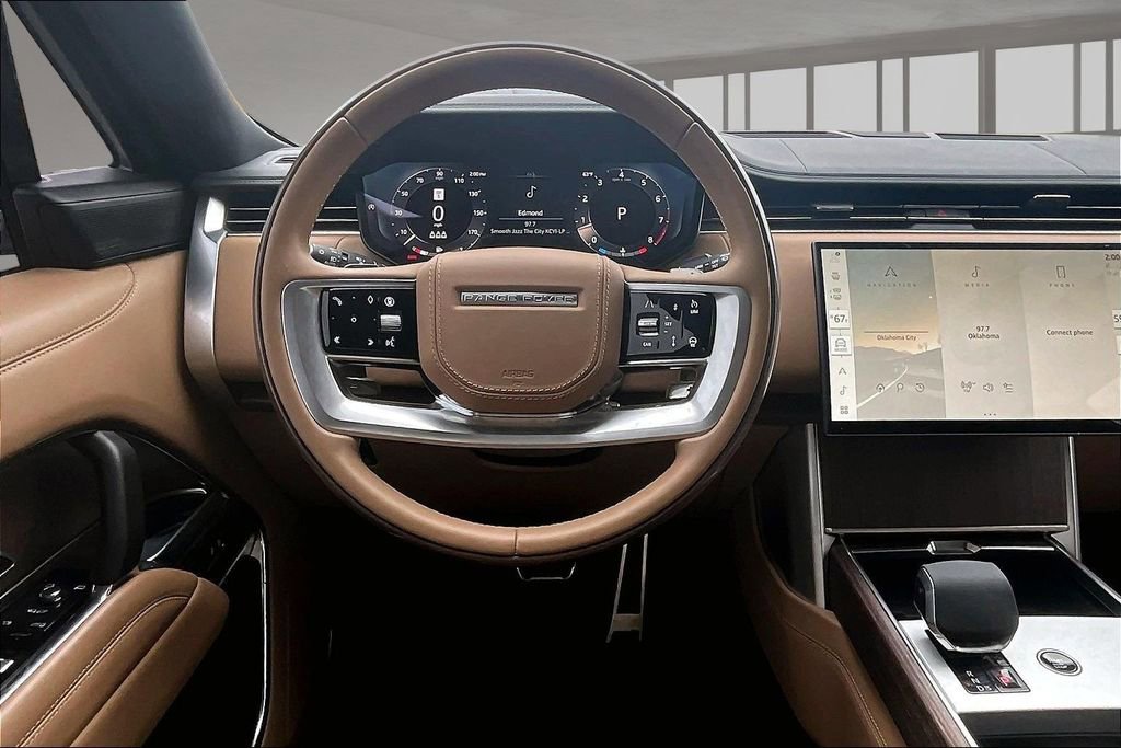 Used 2025 Land Rover Range Rover SE AWD/4WD image 5