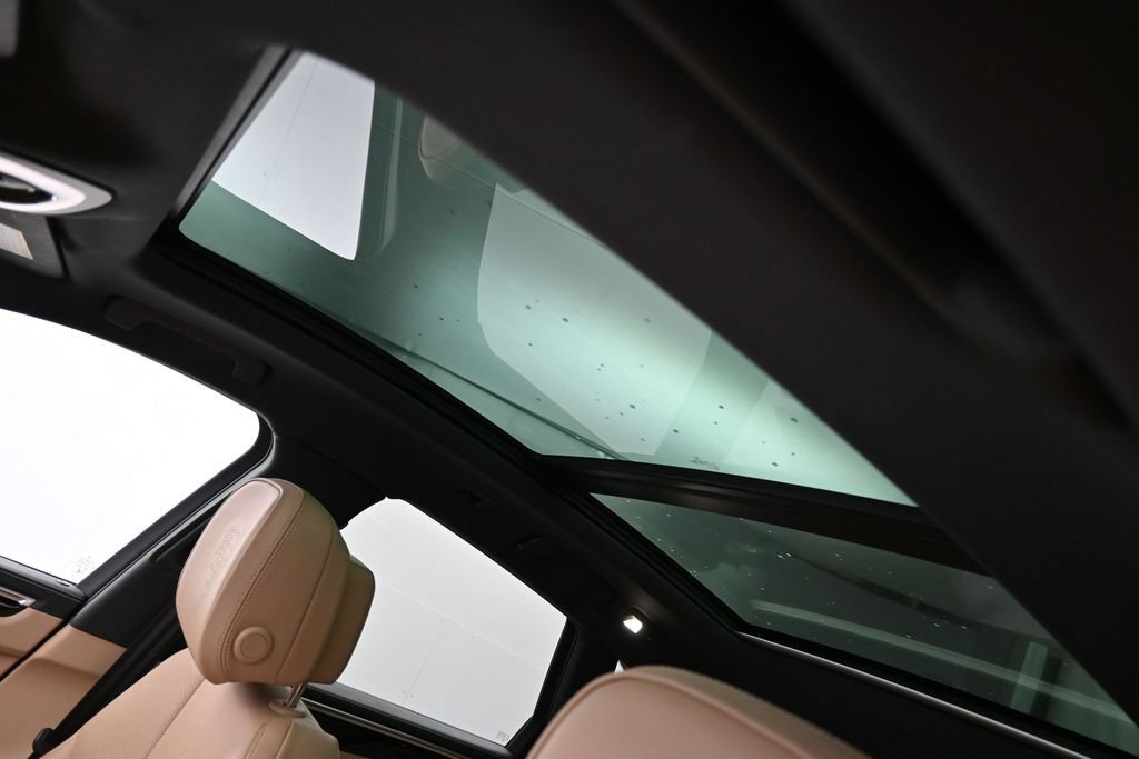 Certified 2023 Porsche Macan Turbo AWD/4WD image 10