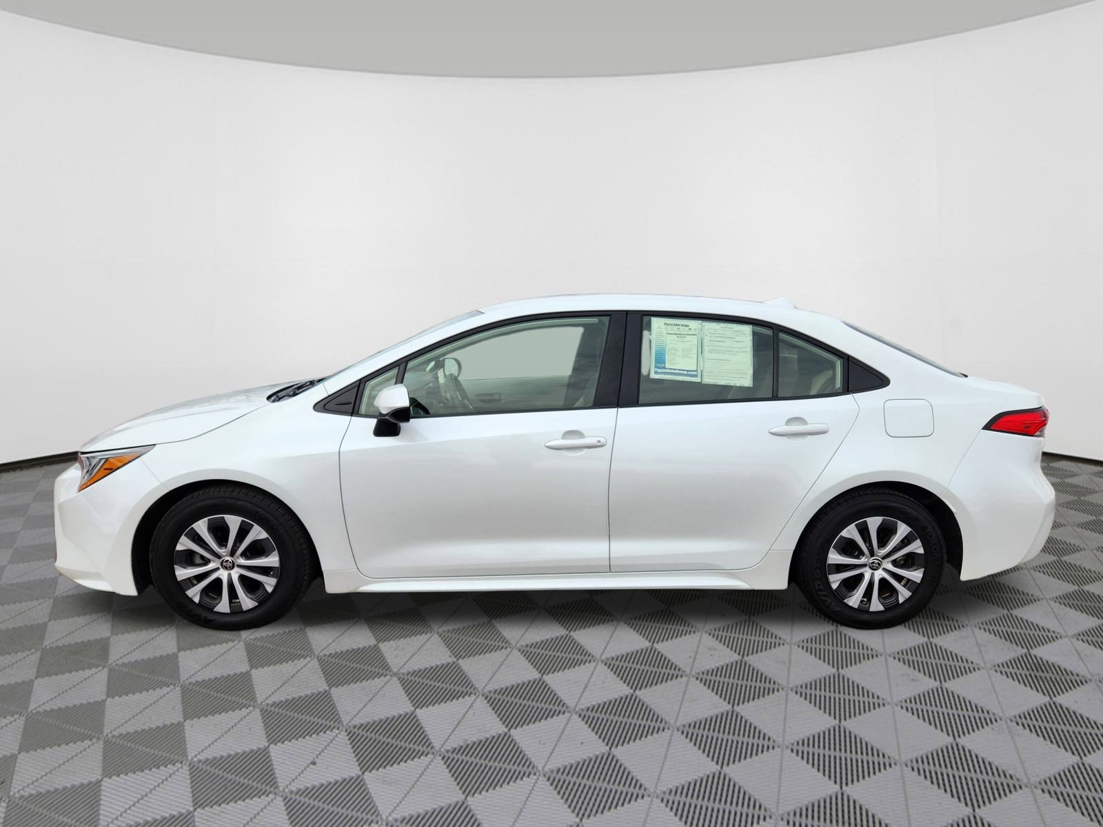 Used 2022 Toyota Corolla LE image 5