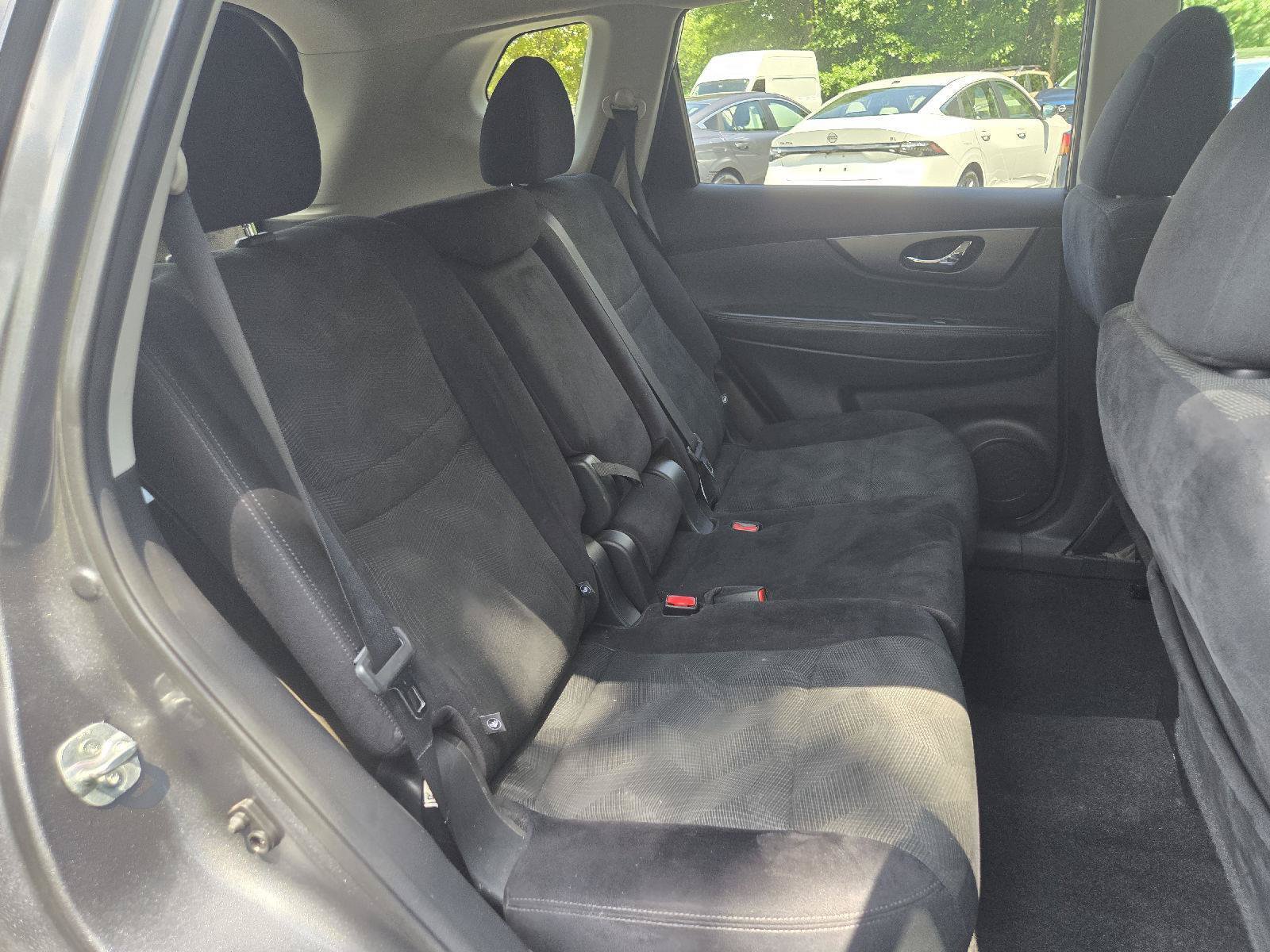 Used 2015 Nissan Rogue SV w/ SV Moonroof Package FWD image 27