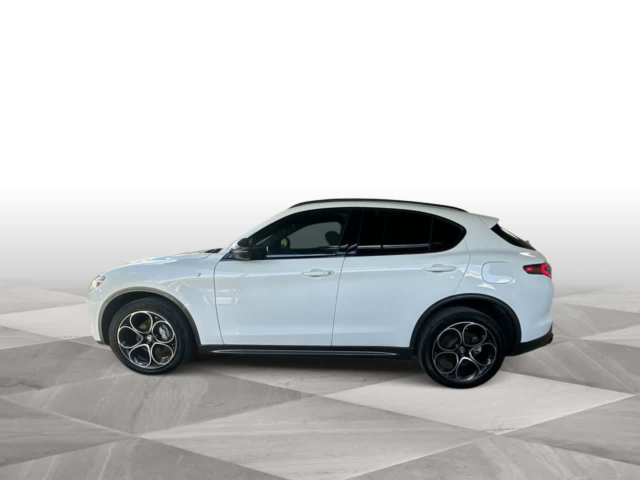 Used 2024 Alfa Romeo Stelvio Ti AWD/4WD image 5