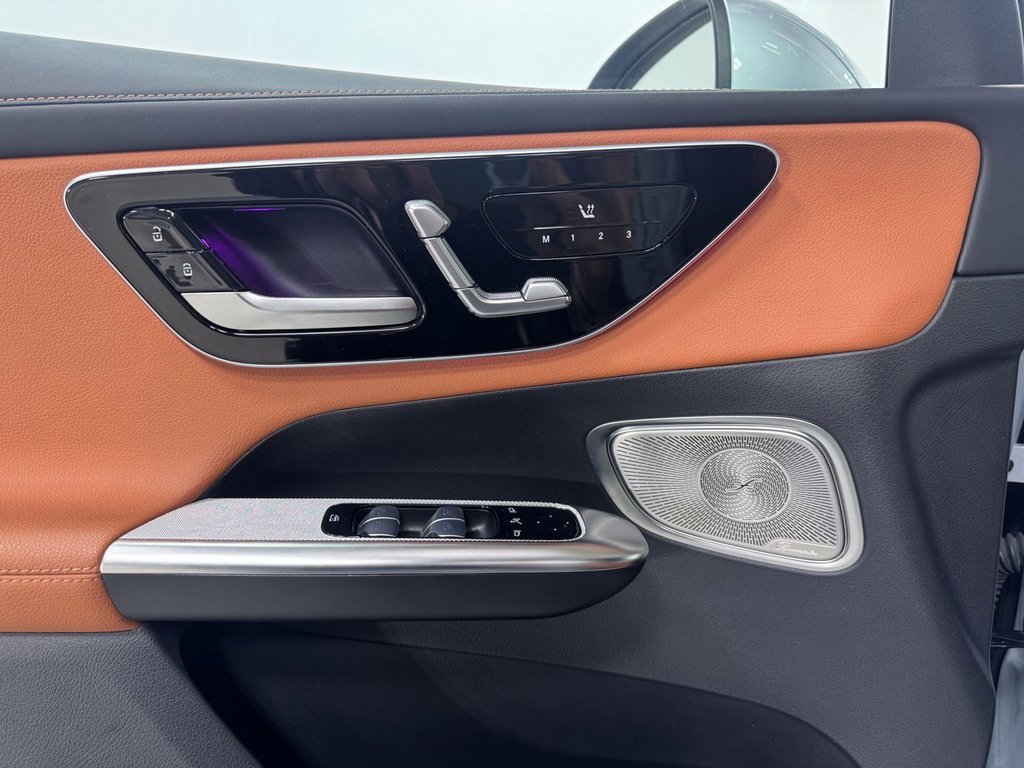 Used 2024 Mercedes-Benz GLC 300 4MATIC image 6