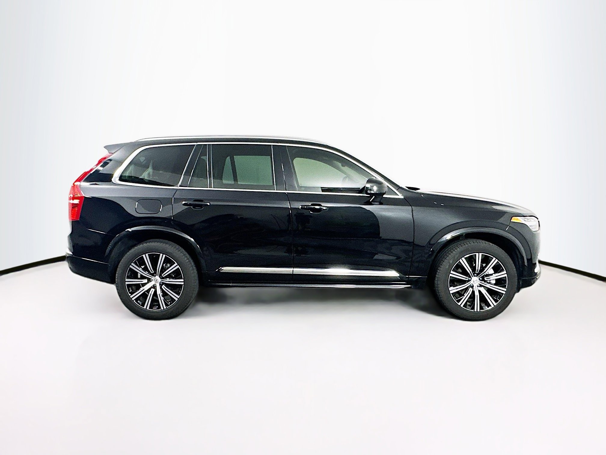 Used 2025 Volvo XC90 B5 Core w/ Protection Package AWD/4WD image 10
