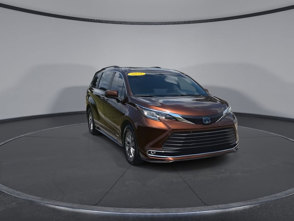 Certified 2021 Toyota Sienna XLE FWD image 3