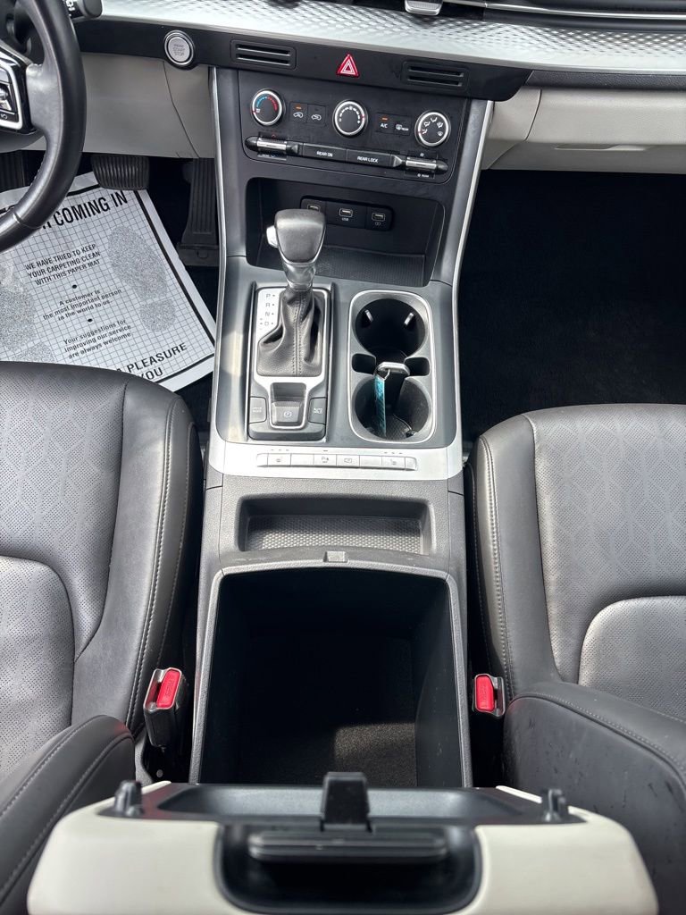 Used 2023 Kia Carnival LX FWD image 19