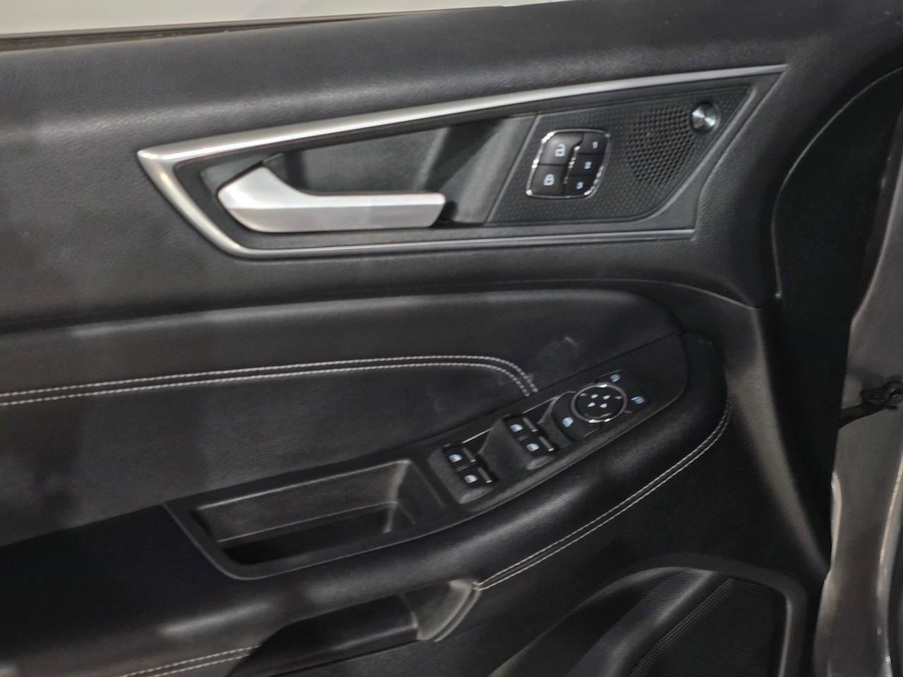 Used 2022 Ford Edge Titanium image 19