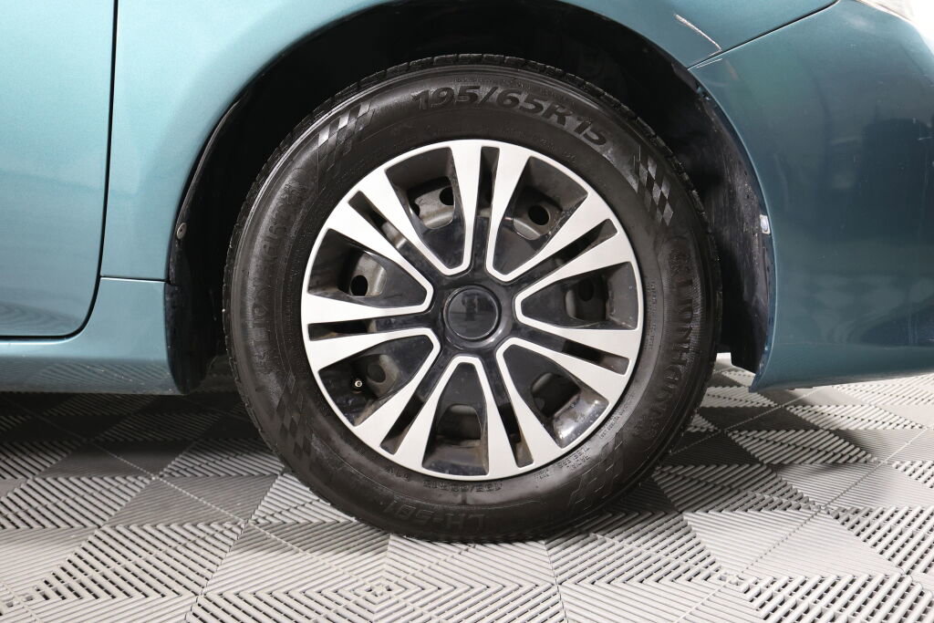 Used 2010 Toyota Corolla LE FWD image 6