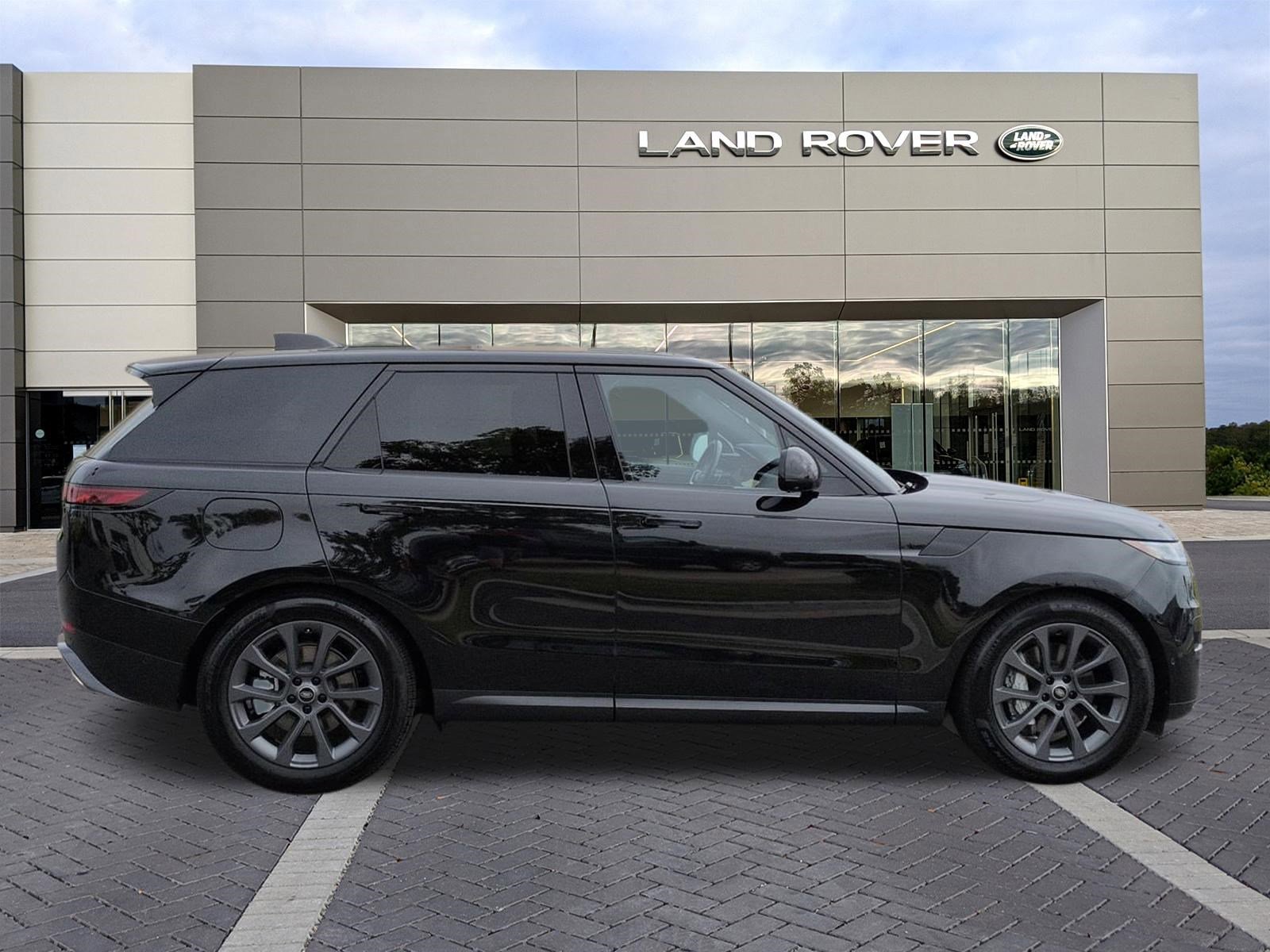 Certified 2025 Land Rover Range Rover Sport AWD/4WD image 4