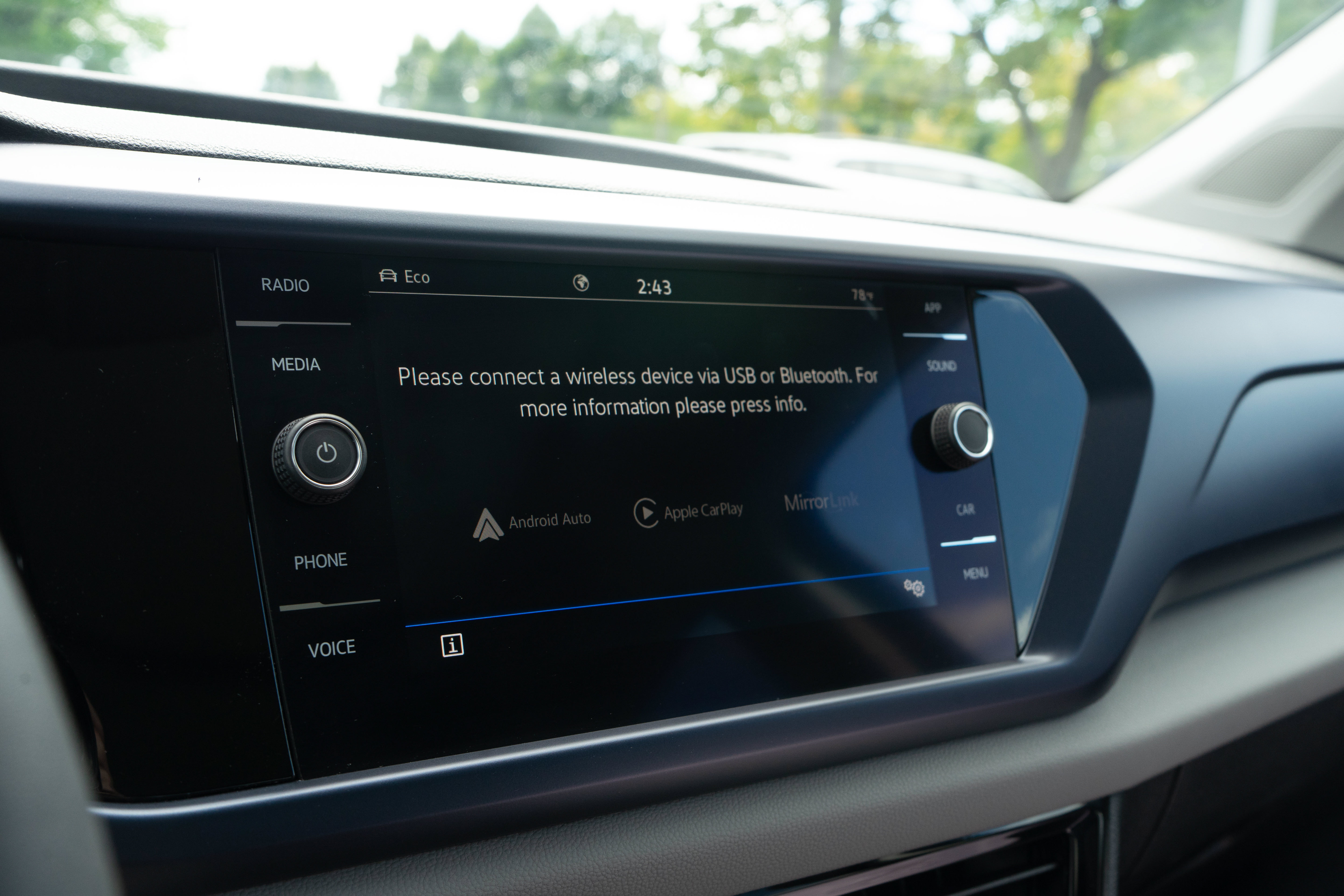Certified 2022 Volkswagen Taos SE w/ Panoramic Sunroof Package AWD/4WD image 16