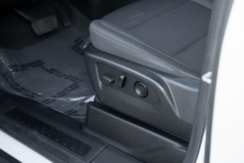 Used 2022 GMC Yukon XL SLE w/ Gmc Pro Safety Plus Package image 22