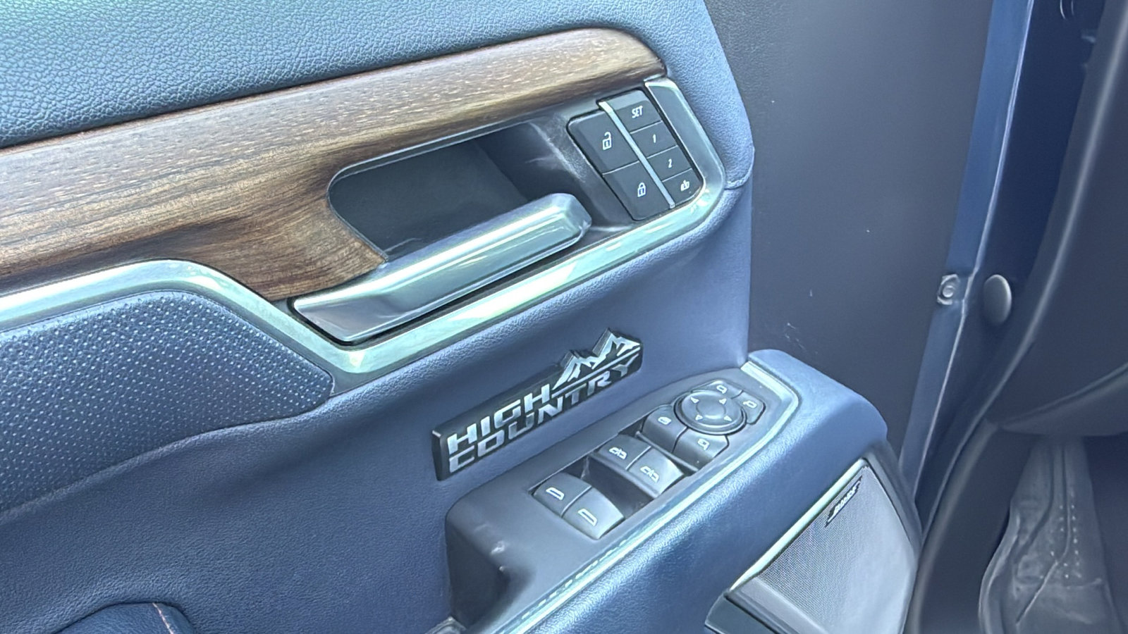 Used 2022 Chevrolet Silverado 1500 High Country w/ High Country Premium Package image 12