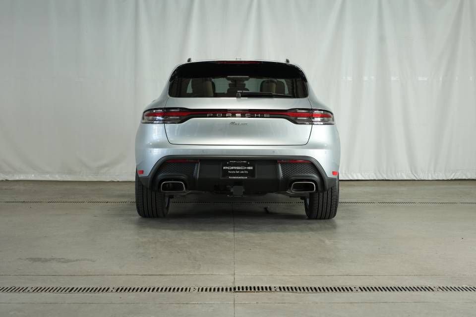 Certified 2025 Porsche Macan AWD/4WD image 6