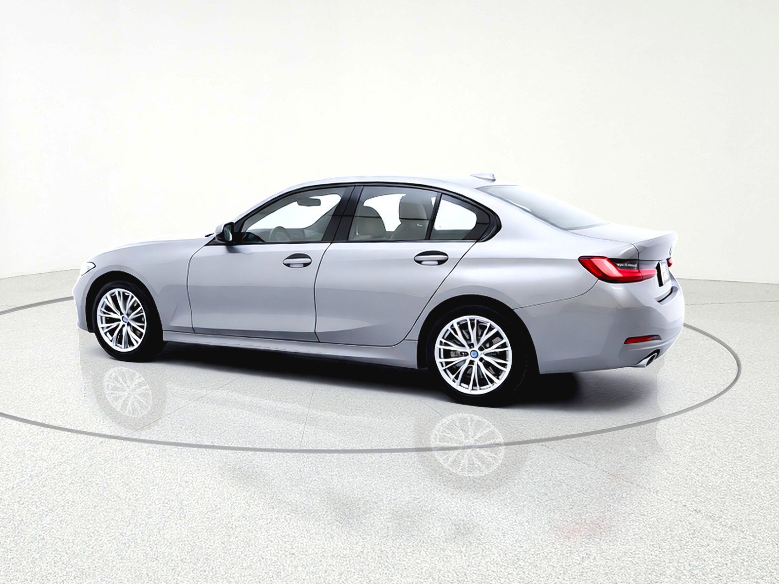 Used 2023 BMW 330i Sedan w/ Driving Assistance Package image 7