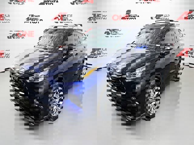 Used 2024 Toyota Highlander Platinum FWD image 3