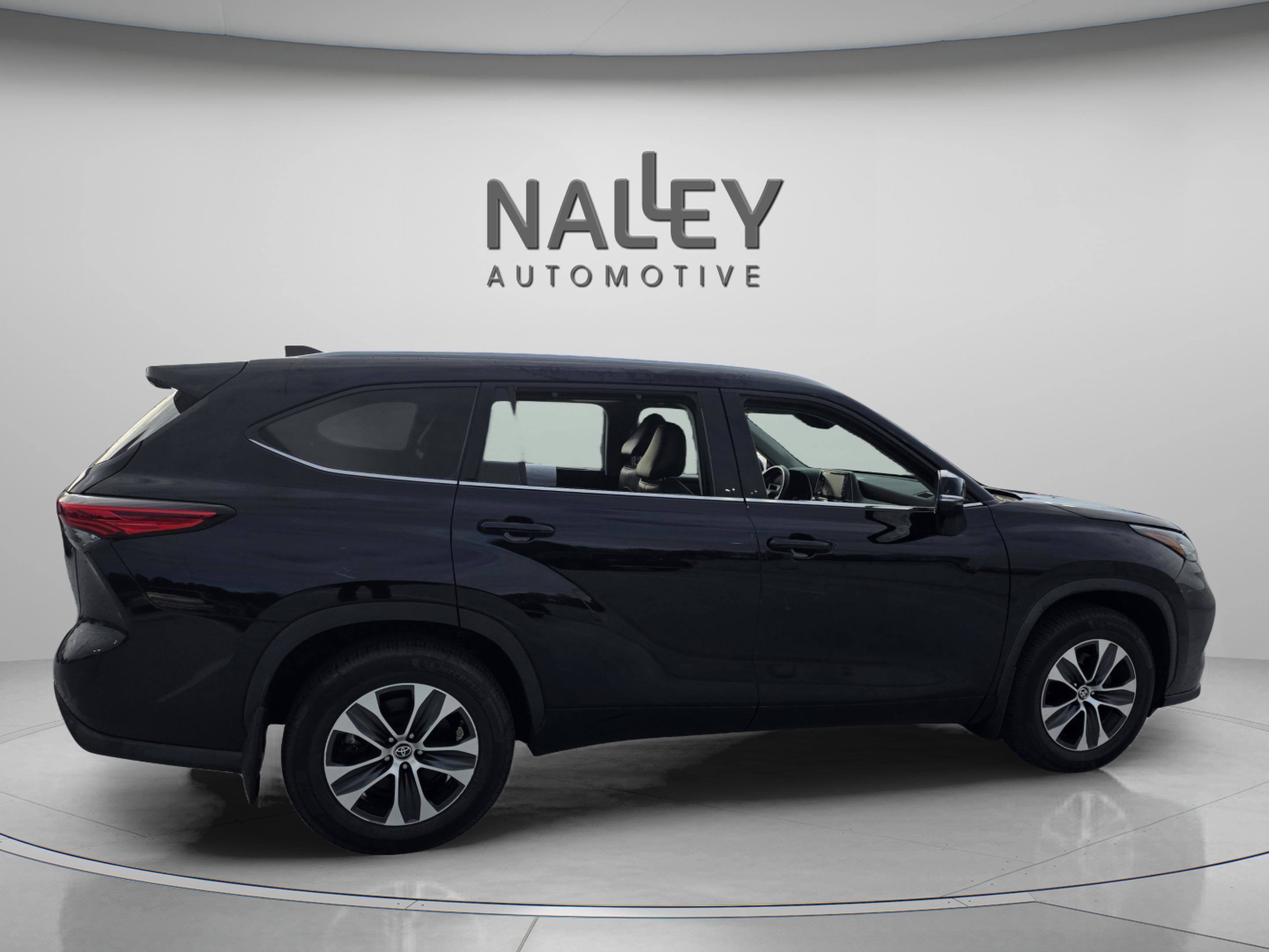 Used 2020 Toyota Highlander XLE image 6