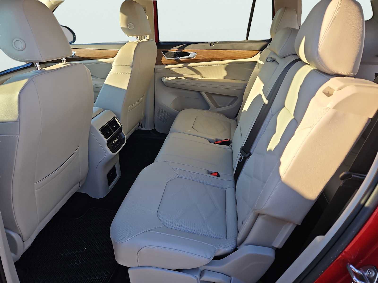 Certified 2025 Volkswagen Atlas SE image 34