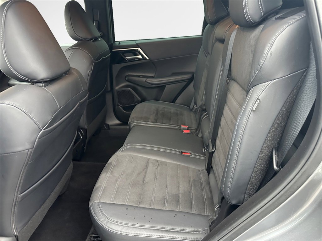 Used 2023 Mitsubishi Outlander SE image 24