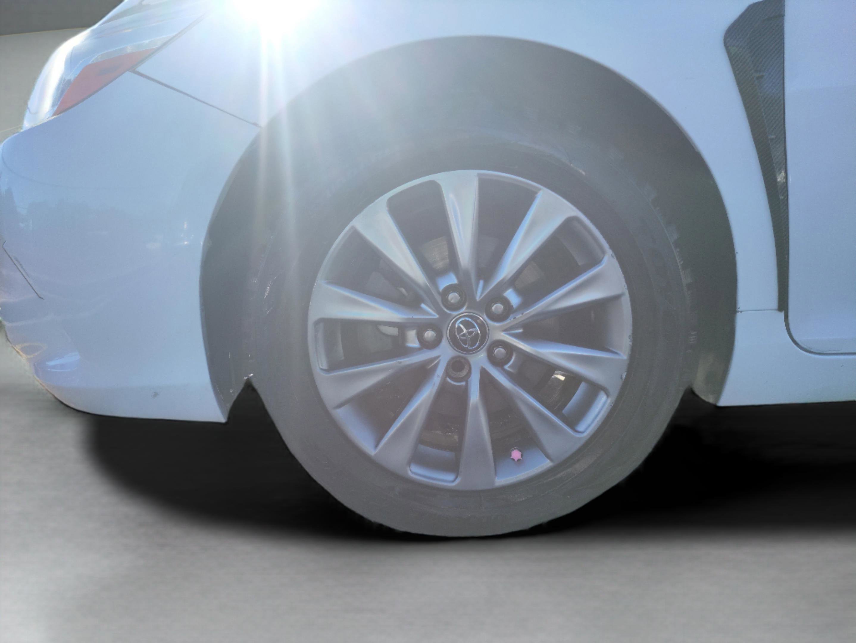 Used 2017 Toyota Camry XLE image 32