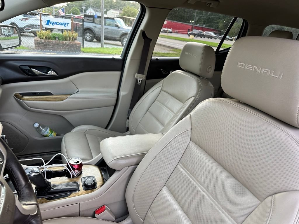 Used 2017 GMC Acadia Denali w/ Technology Package FWD image 11