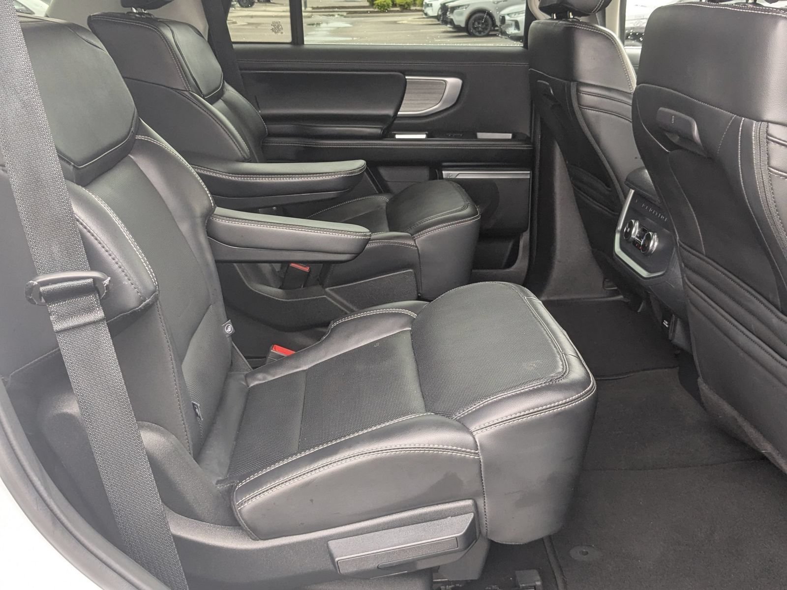 Used 2025 Ford Expedition Platinum AWD/4WD image 38