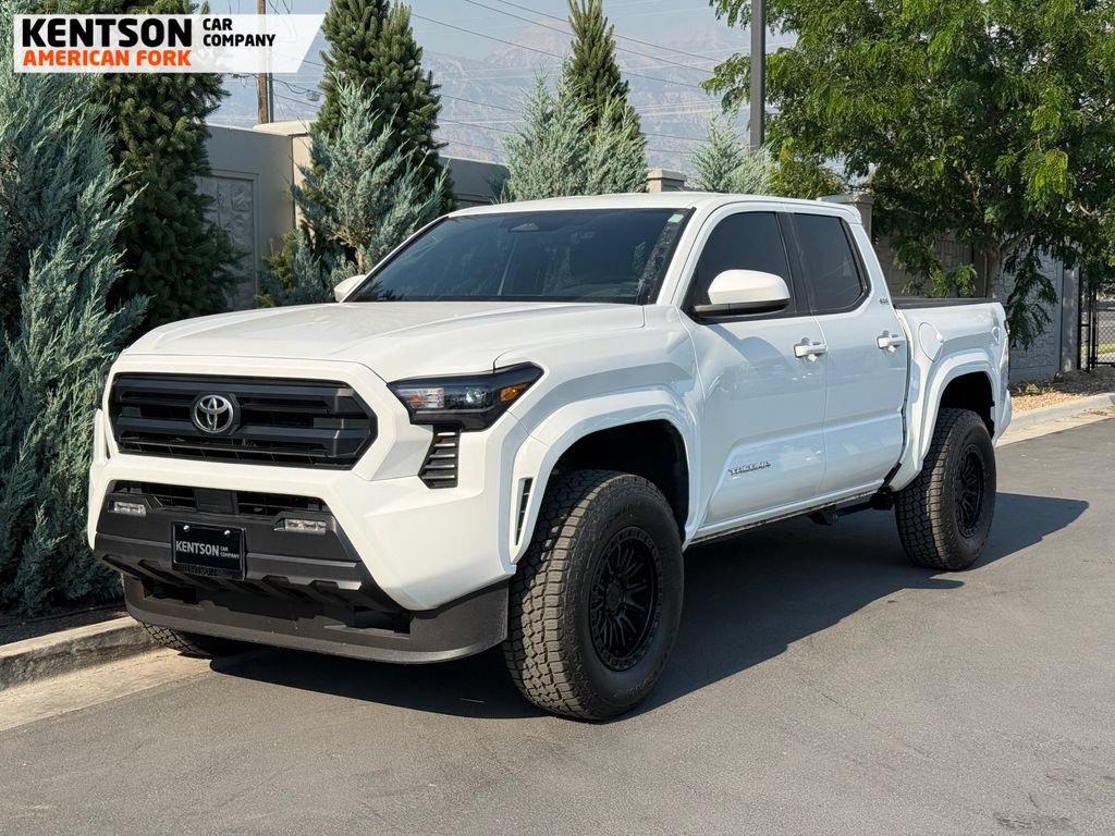 Used 2025 Toyota Tacoma SR5 AWD/4WD image 4