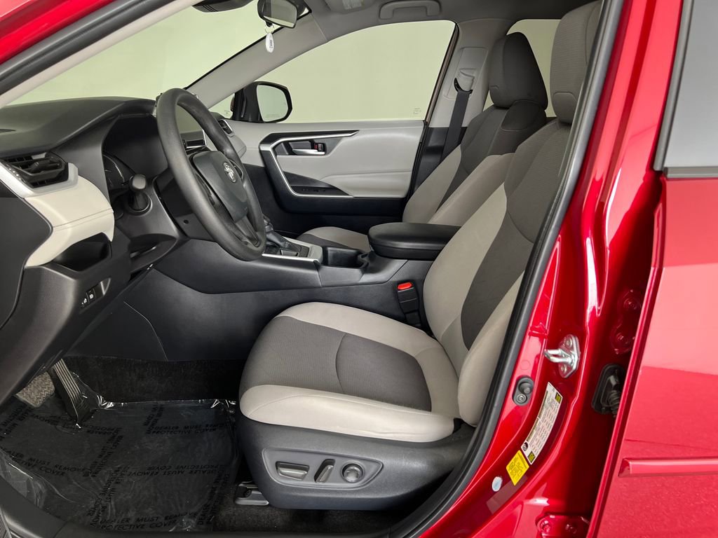 Used 2025 Toyota RAV4 XLE AWD/4WD image 11