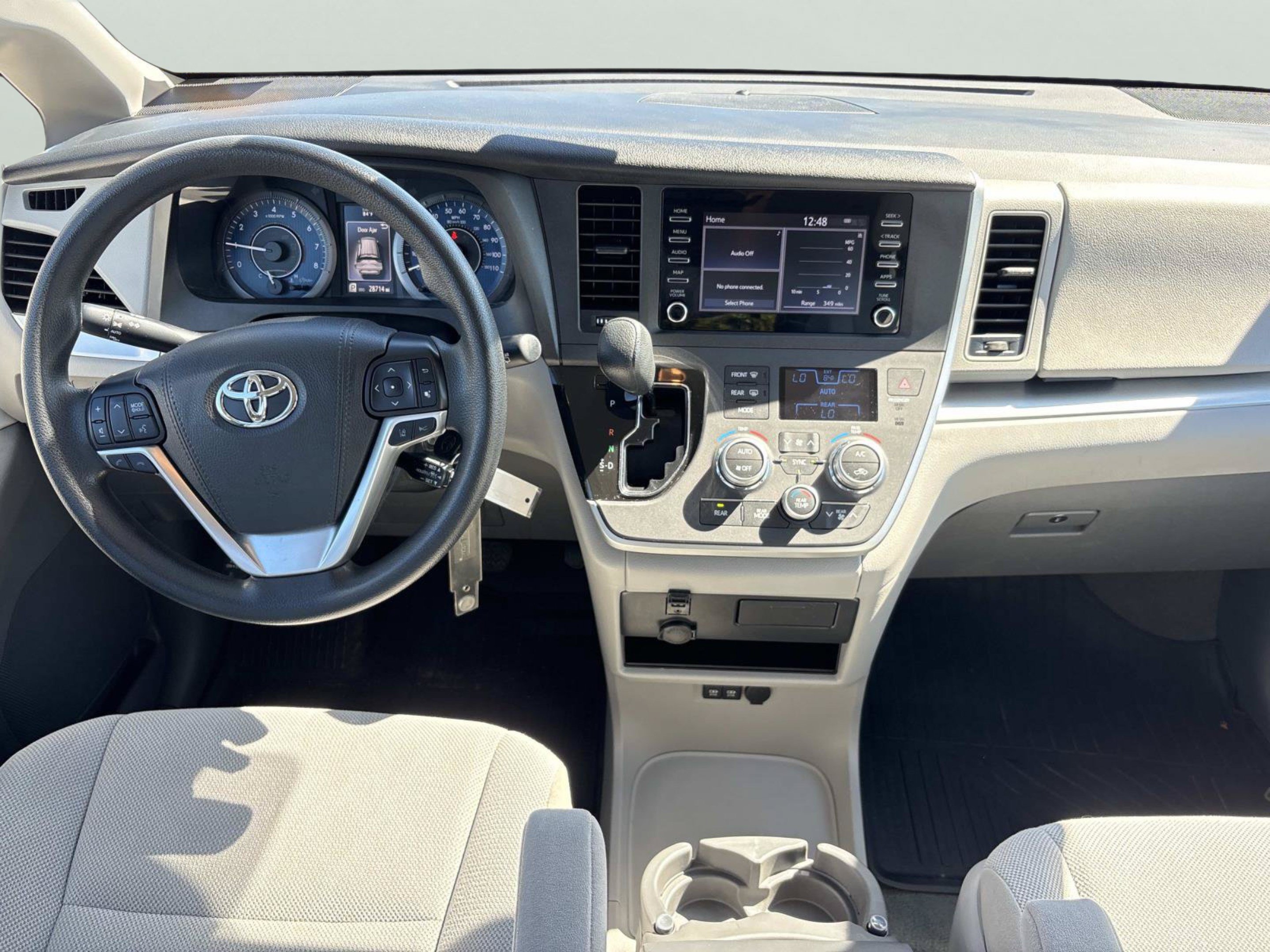 Used 2020 Toyota Sienna L FWD image 12