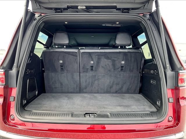 Used 2023 Jeep Wagoneer Series III w/ Premium Group I AWD/4WD image 30