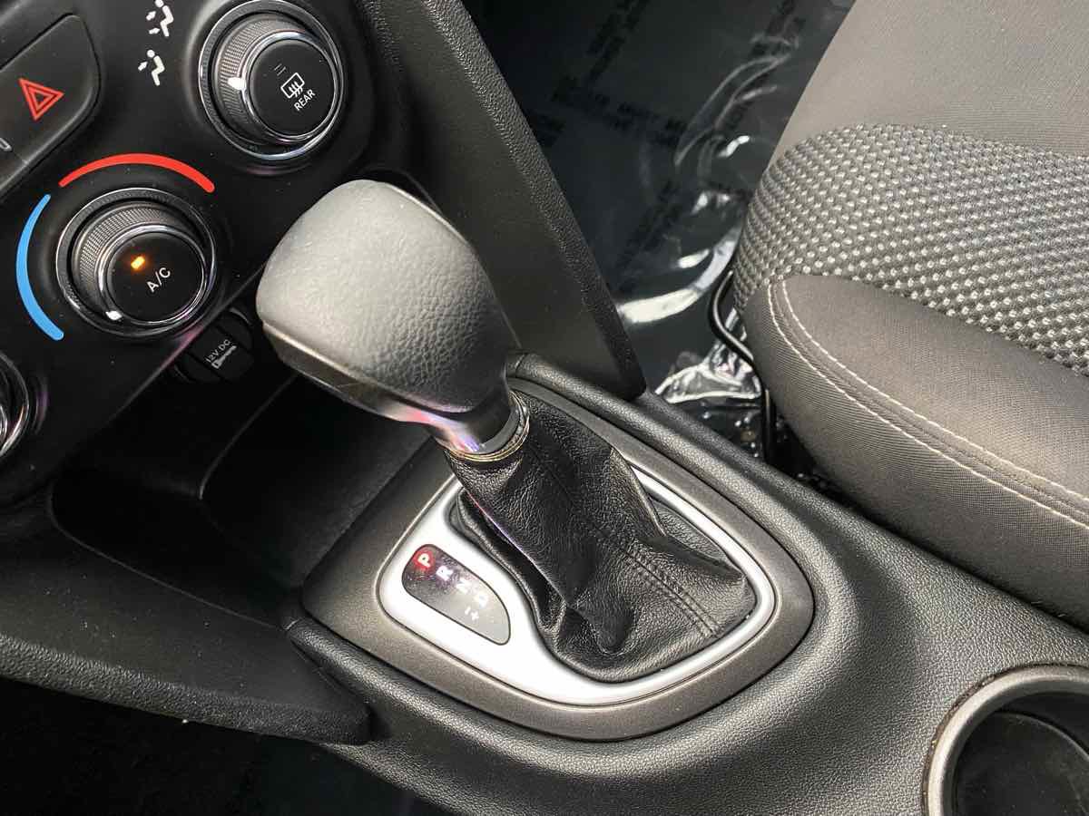 Used 2015 Dodge Dart SXT image 17