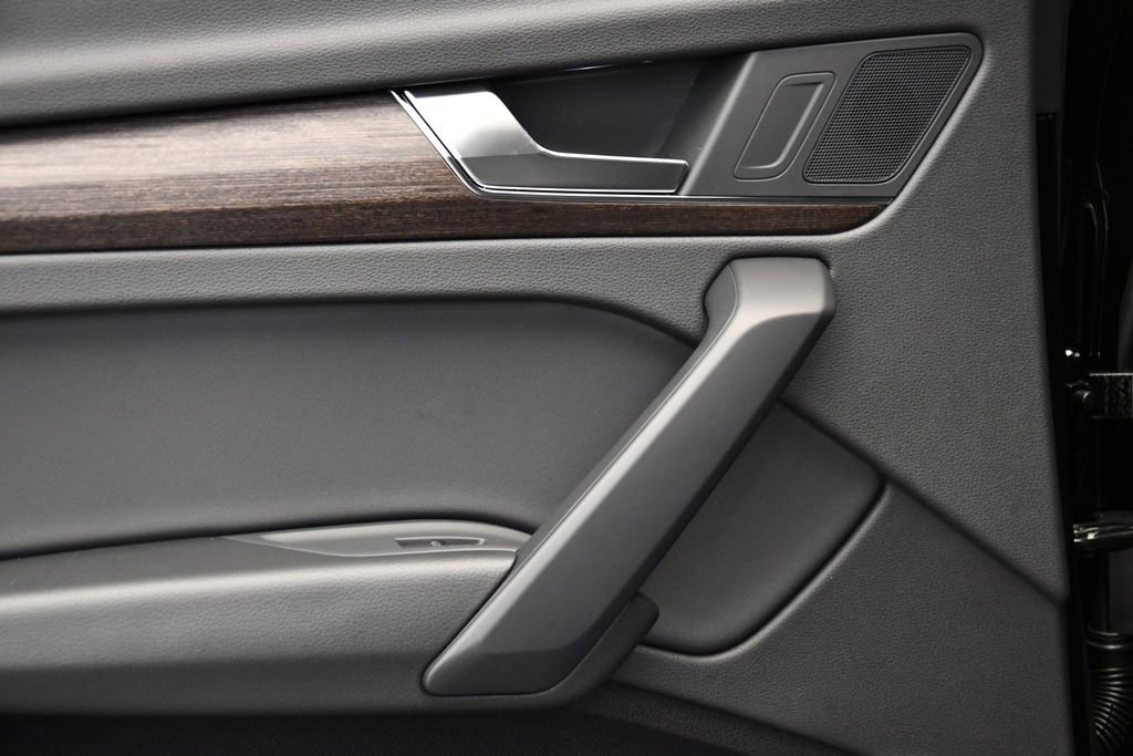 Used 2025 Audi Q5 2.0T Premium image 36