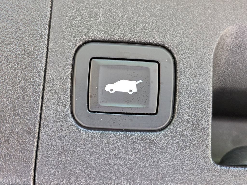 Used 2019 Cadillac XT5 Premium Luxury w/ Driver Assist Package image 16