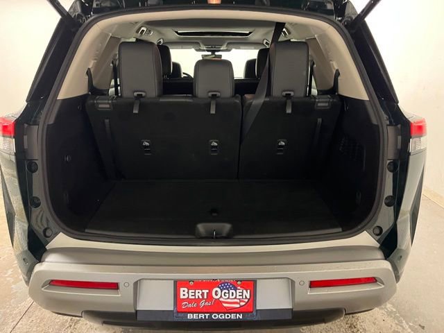 Used 2024 Nissan Pathfinder Platinum w/ Cargo Package image 7