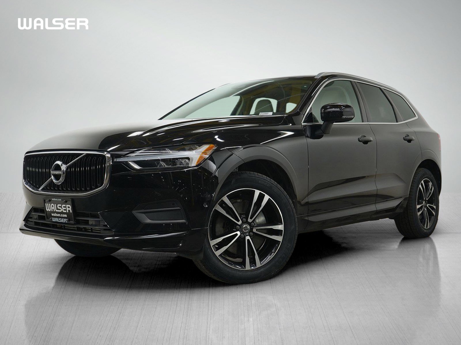 Used 2019 Volvo XC60 T6 Momentum w/ Multimedia Package image 1