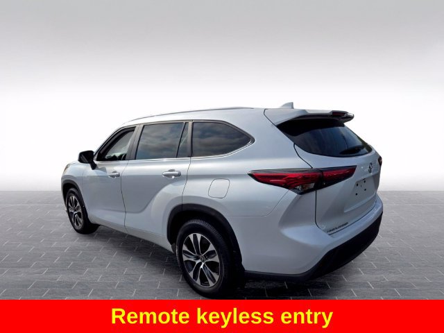 Used 2023 Toyota Highlander XLE FWD image 6