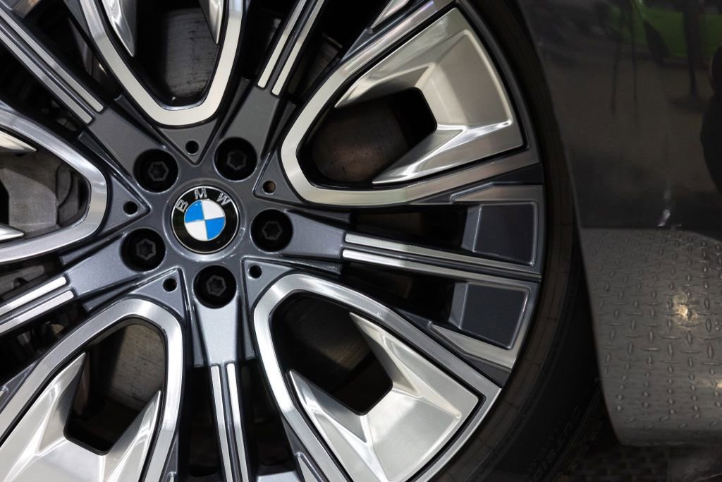 Used 2025 BMW i7 xDrive60 AWD/4WD image 26