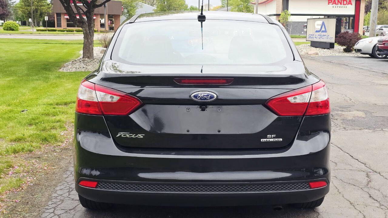 Used 2014 Ford Focus SE w/ SE Winter Package FWD image 5