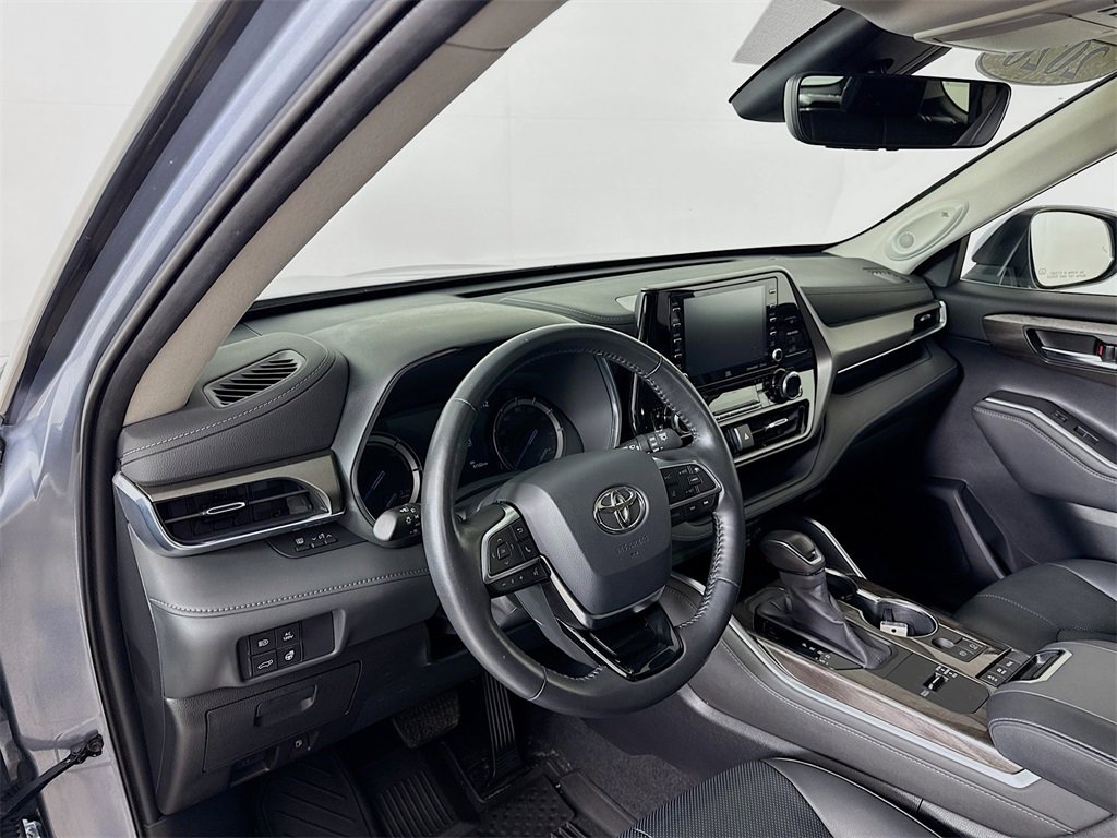 Used 2020 Toyota Highlander Limited image 18