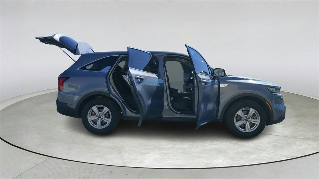Used 2022 Kia Sorento LX image 14