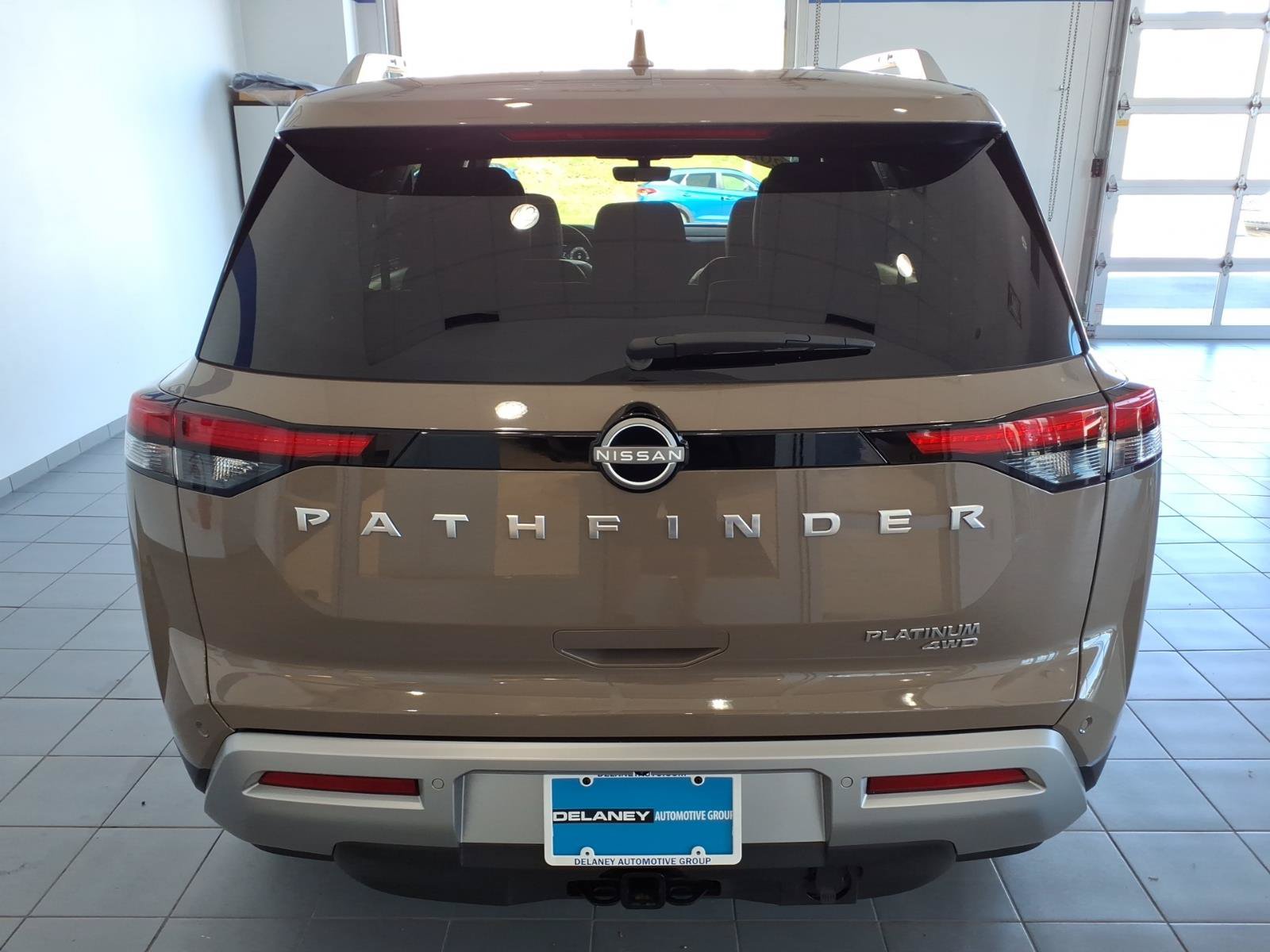 Used 2025 Nissan Pathfinder Platinum AWD/4WD image 5