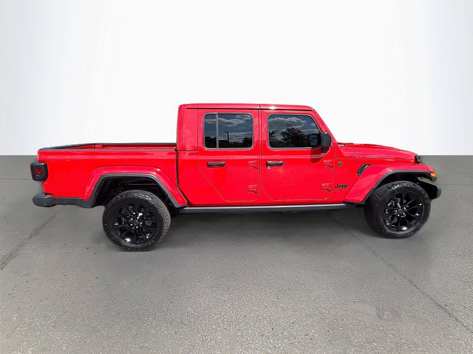 Used 2025 Jeep Gladiator Sport AWD/4WD image 3