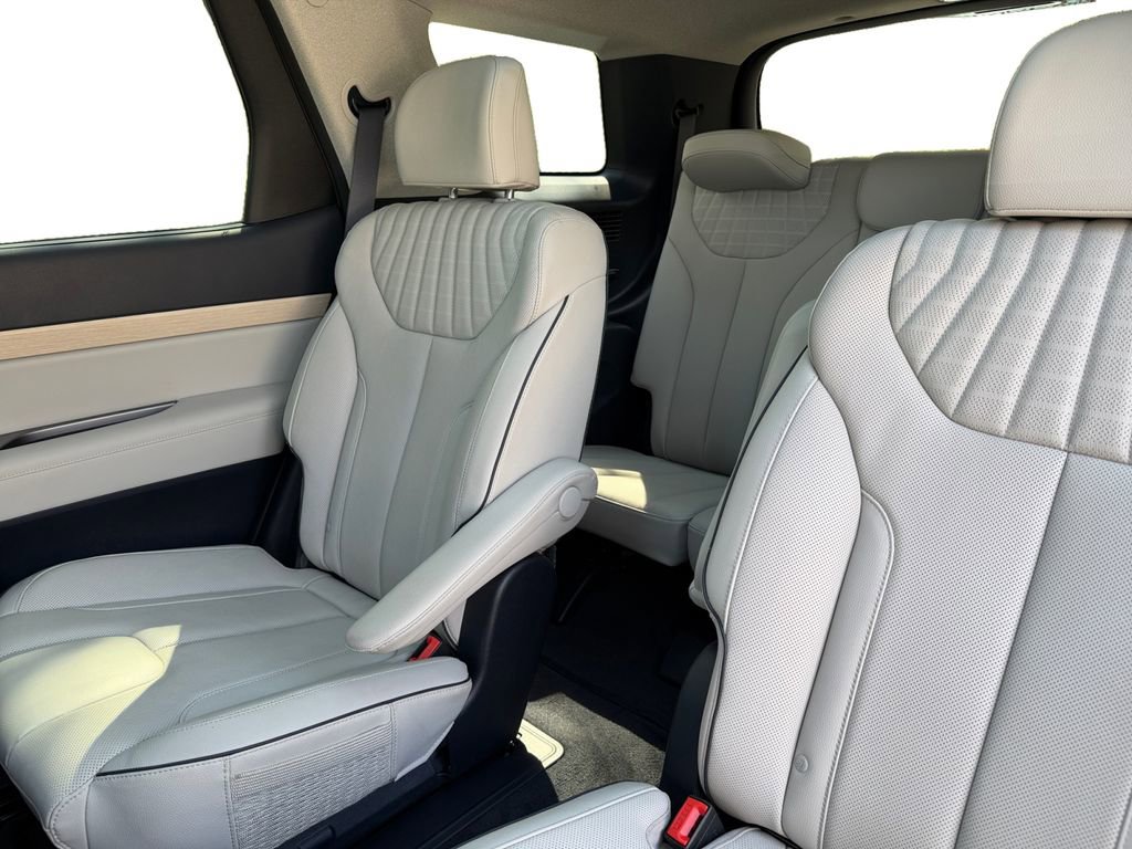 Used 2024 Hyundai Palisade Limited AWD/4WD image 13