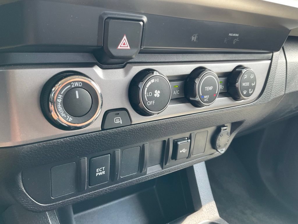 Used 2022 Toyota Tacoma SR5 AWD/4WD image 18
