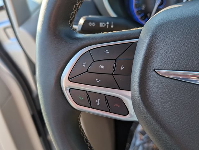 Used 2024 Chrysler Pacifica Touring-L FWD image 23
