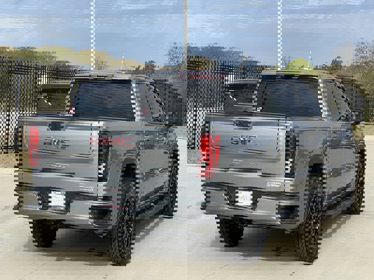Used 2023 GMC Sierra 1500 Elevation image 4