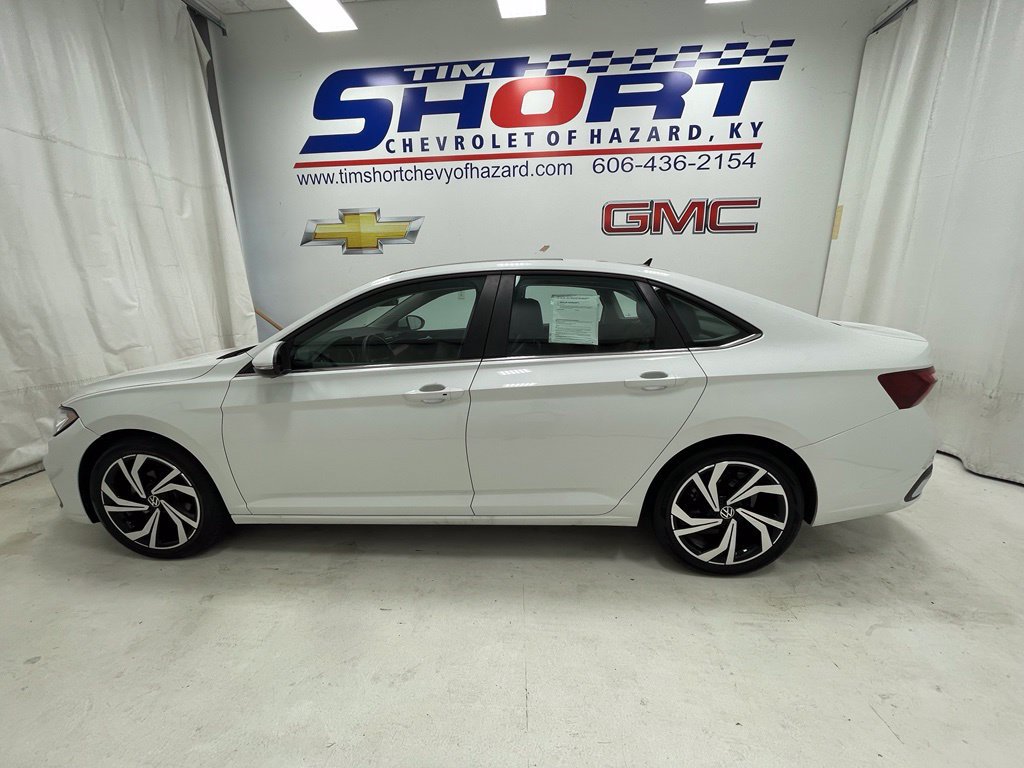 Used 2025 Volkswagen Jetta SEL FWD image 7