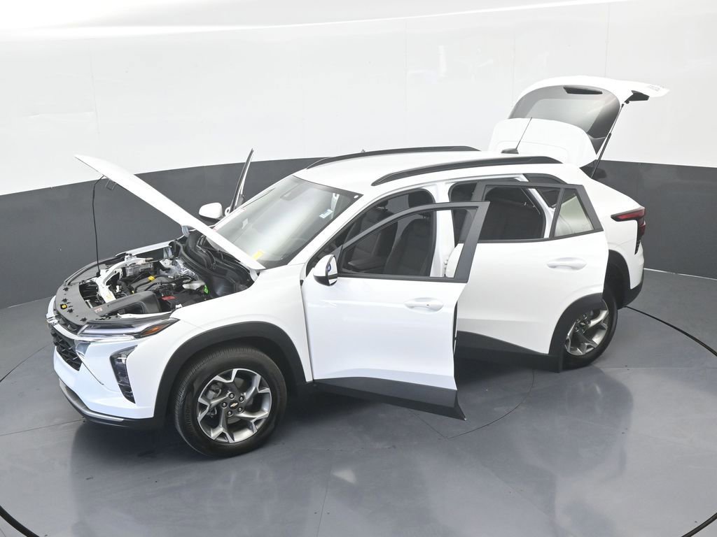 Used 2025 Chevrolet Trax LT w/ LT Convenience Package image 65