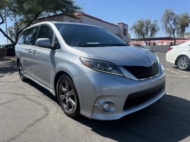 Used 2015 Toyota Sienna SE Premium FWD image 1