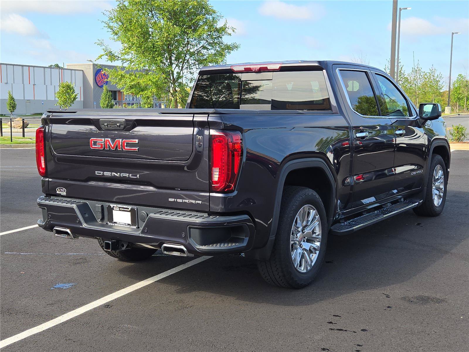 Used 2023 GMC Sierra 1500 Denali w/ Technology Package AWD/4WD image 9
